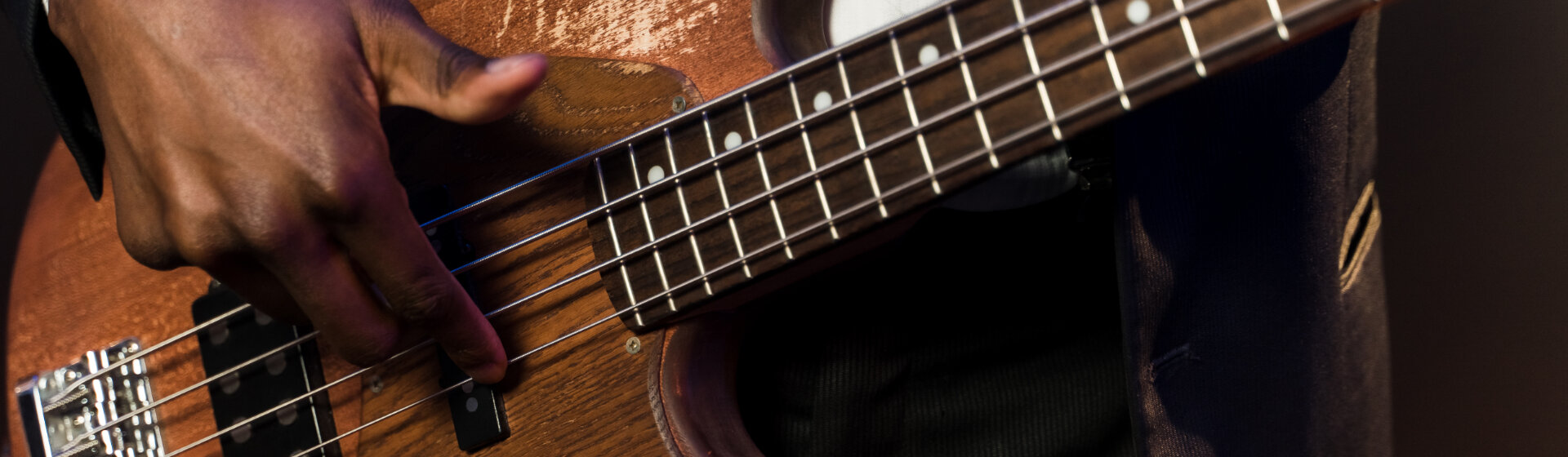 how to play 5 string bass guitar for beginners